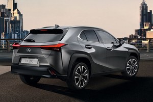Lexus начинает прием заказов на кроссовер UX